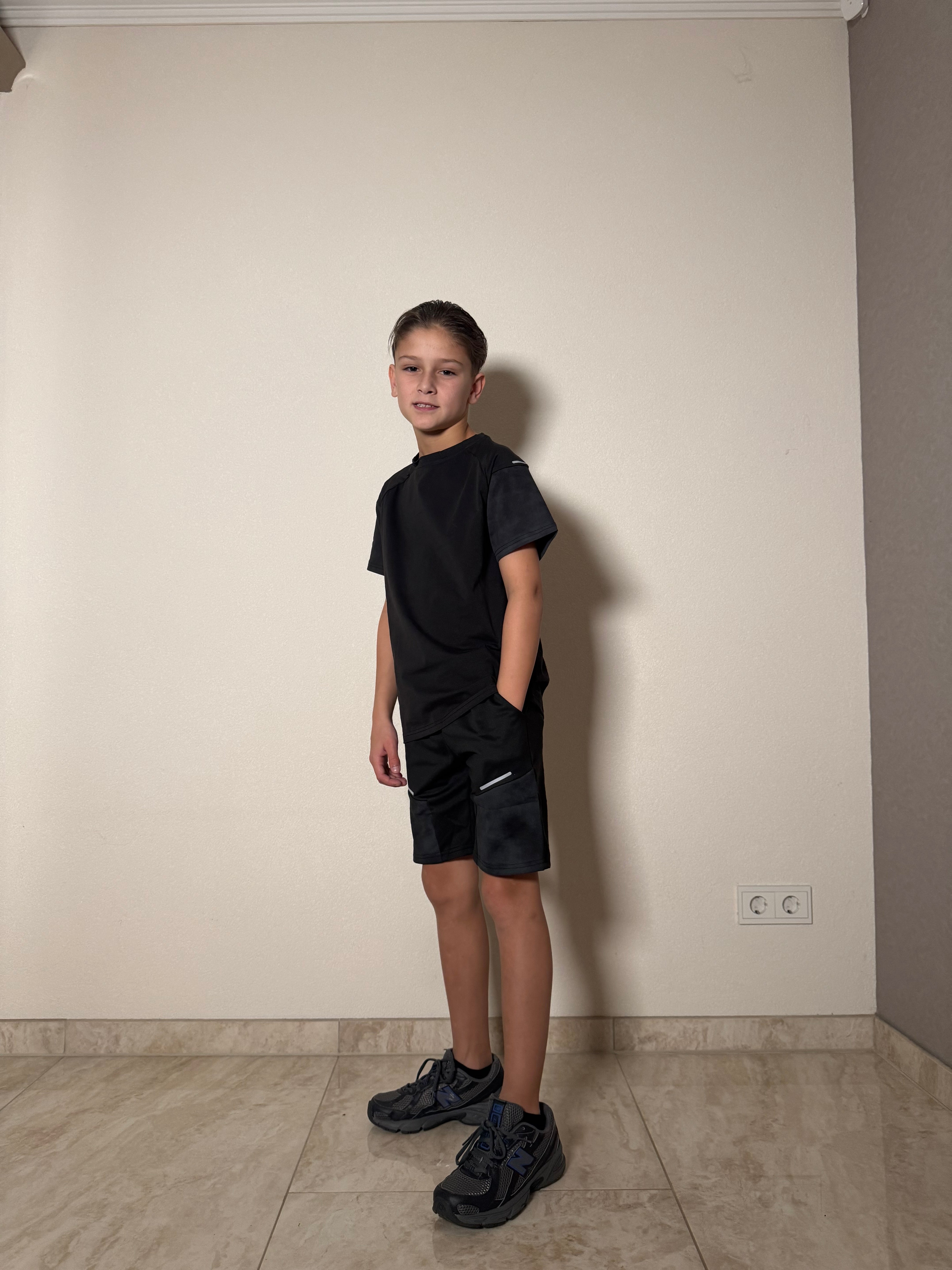 Jongens Sport Set Zwart – Comfortabel T-Shirt & Short met Reflecterende Details