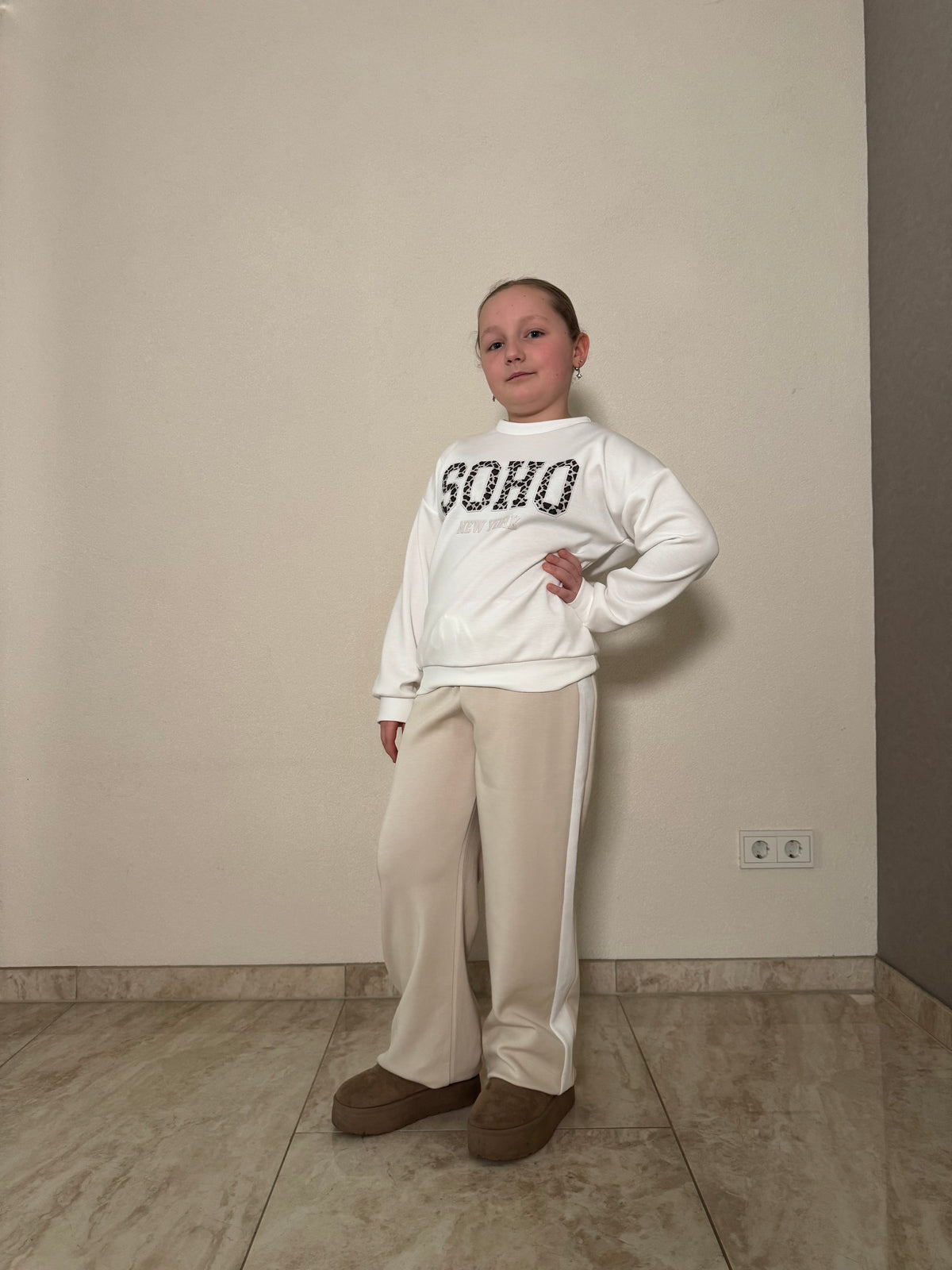 Meisjes Setje Sweater Print & Wijde Broek – Beige – foto 2